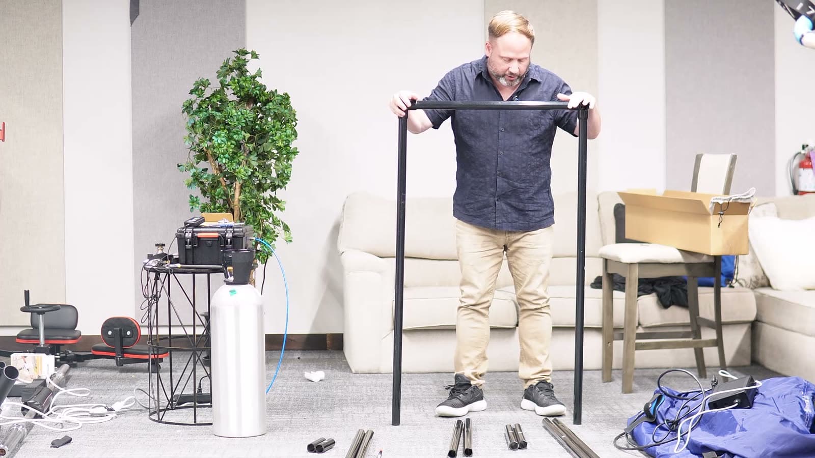 Connecting corner pieces and poles