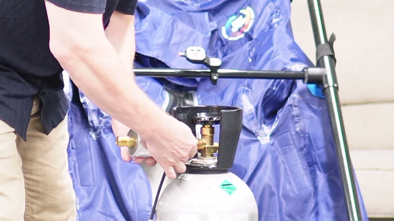 Threading the heating element onto the CO2 tank