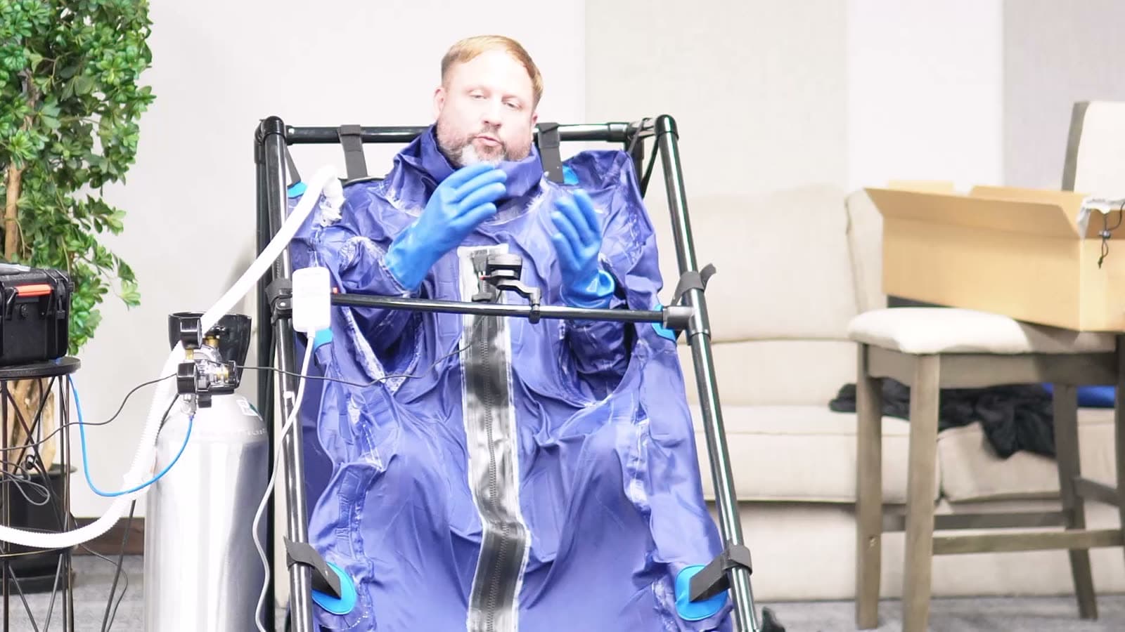 Filling the chamber with CO2